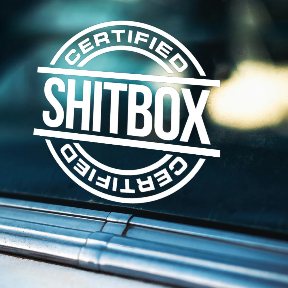 قطعة واحدة من ملصقات الفينيل Witty "Certified Shitbox" - فيبي لعوب لمصدات السيارة/الويندوز/أجهزة الكمبيوتر المحمولة/صناديق الأدوات