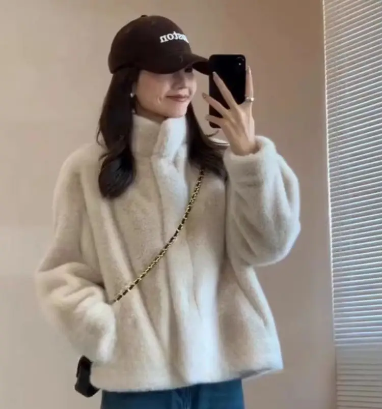 

Цельное пальто из норки для женщин, зимнее новое стильное пальто с воротником-стойкой, утолщенное экологически чистое меховое короткое плюшевое пальто