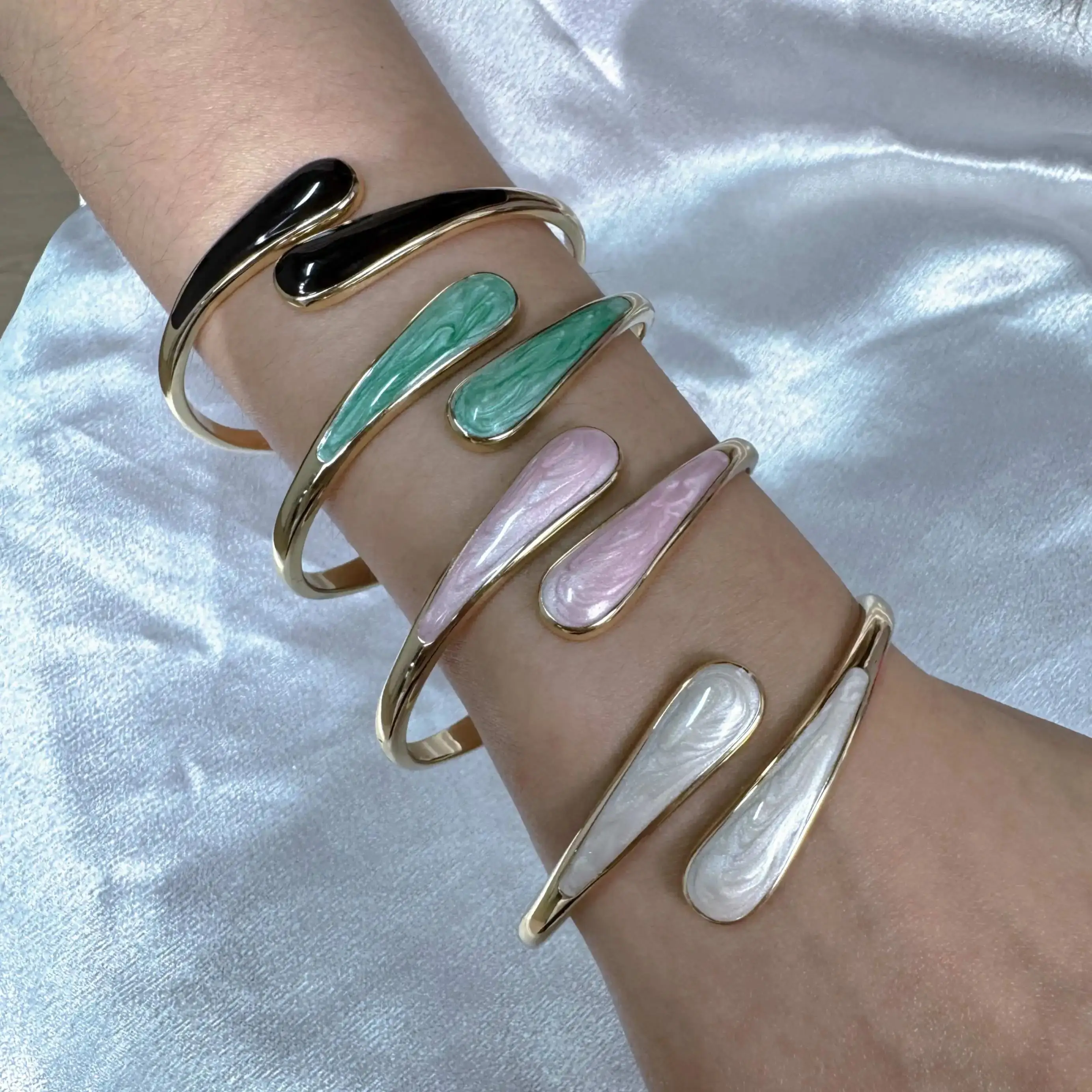 تتلاشى اللون قطرة النفط المفتوحة العضوية نحيلة سوار عصري غير النظامية هندسية على شكل دمعة المرأة مجوهرات جديد #2