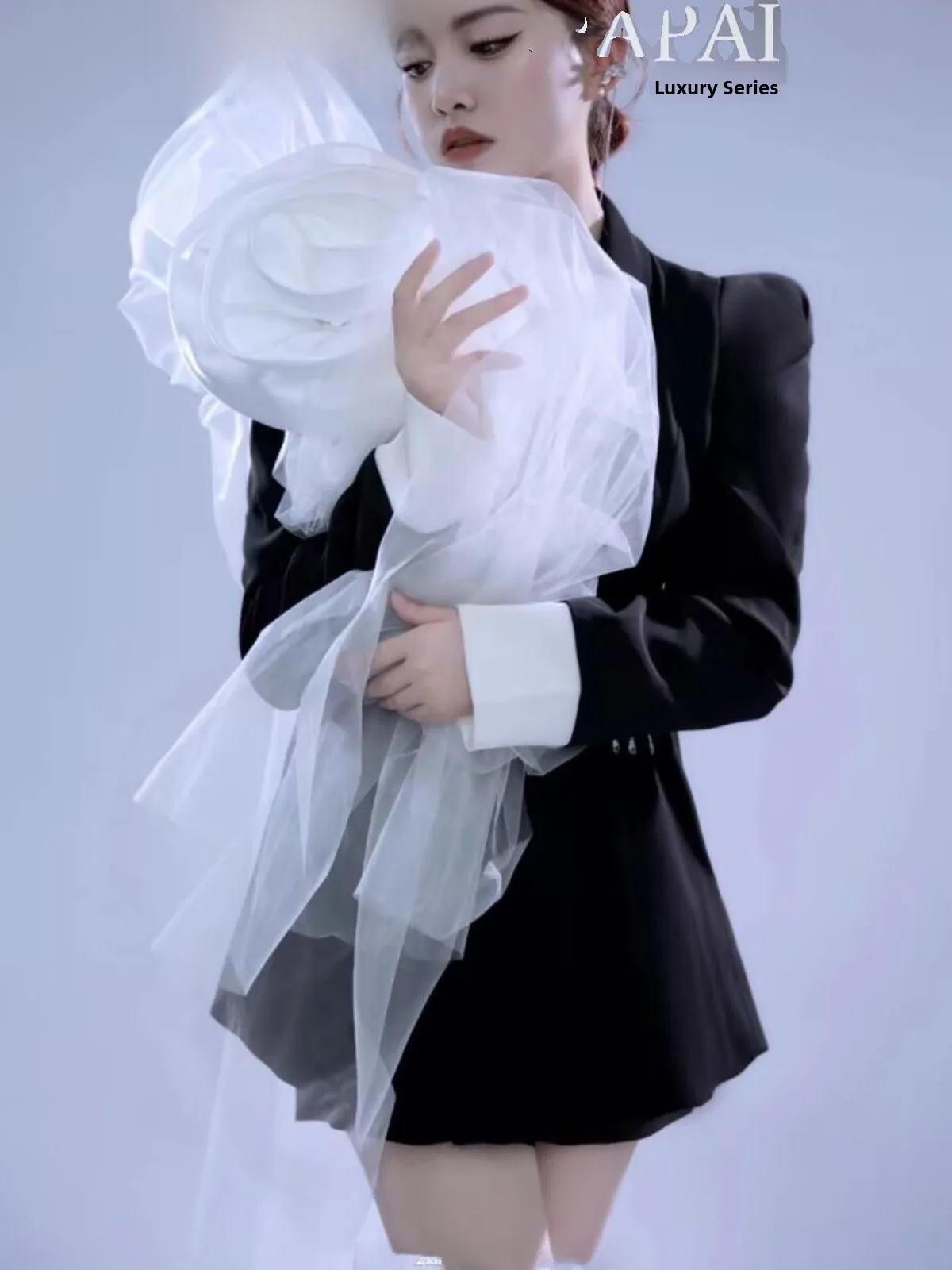 

Fashionable Black Suit Photography Costume Art Portrait Shape Stylish Photography Theme New Arrival Summer 2024 Ladies' Clothing