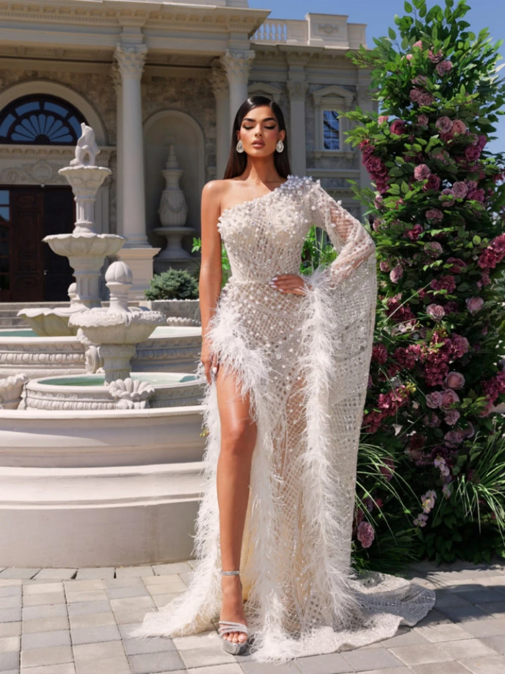 Exquisite One Shoulder Bride Robe Shiny Sequins Pearl Wedding Dress Sexy Illusion Feathers Bridal Gown Customized Robe De Mariée