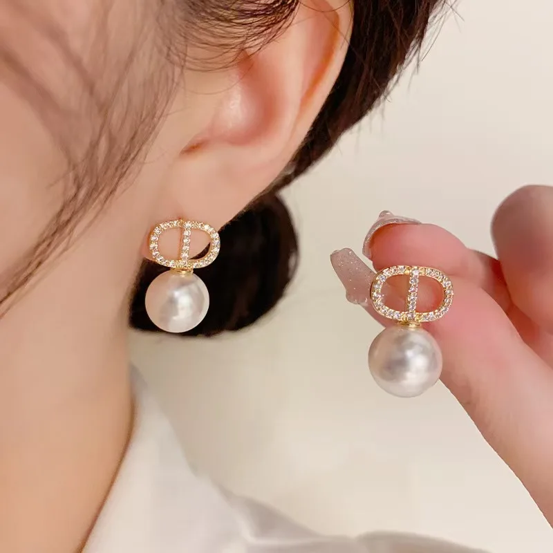 Fashion personality micro-set pearl earrings light luxury niche design sense of hundred pearl earrings