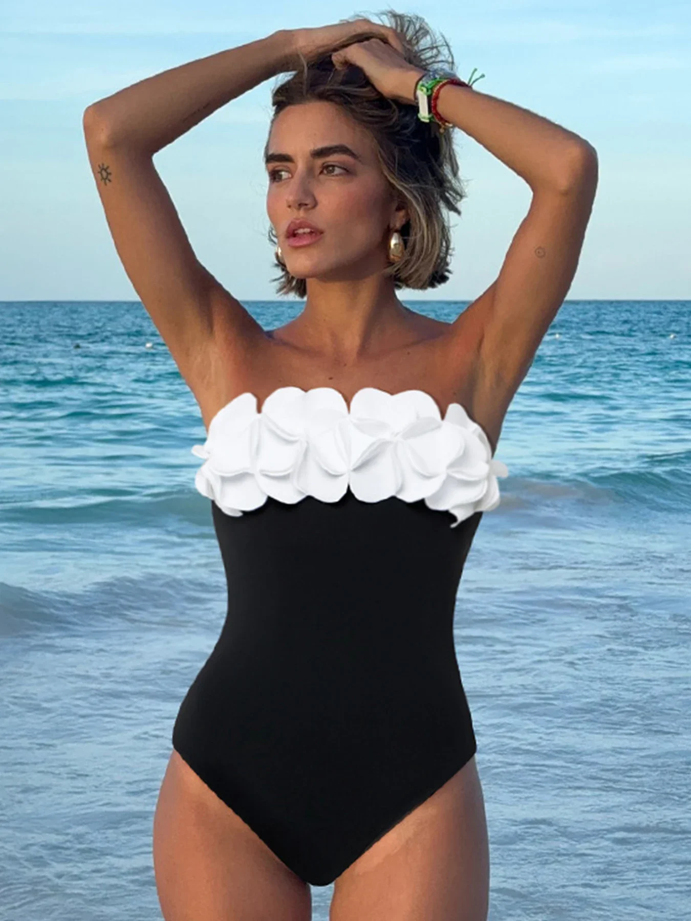 

2024 New Sexy Flowers Black And White Contrast Color One Piece Swimsuit For Women Bodysuit Swimwear Female Push Up Monokini Bath