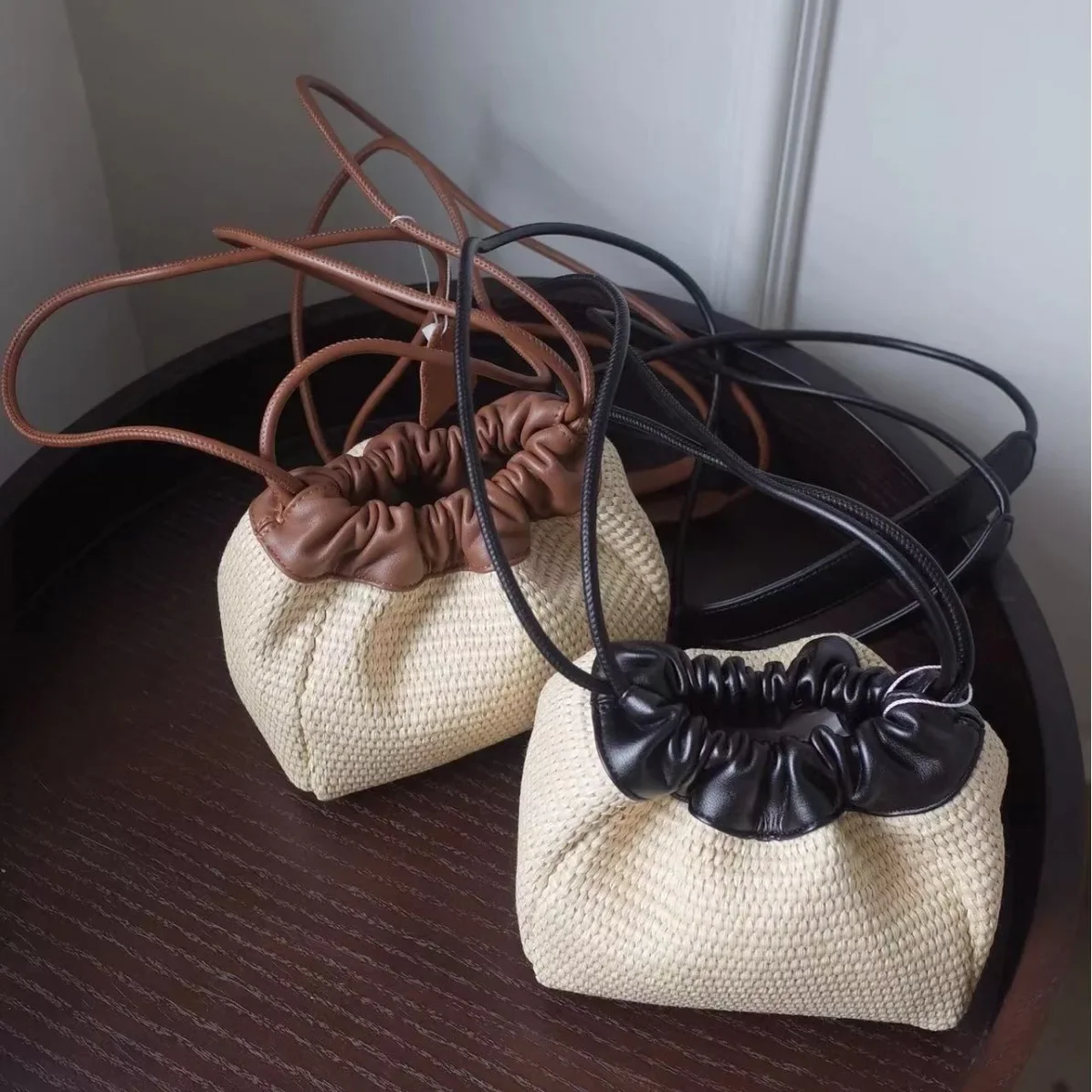 

New Summer Grass Woven Newspaper Lafite Grass Splicing Cowhide Lucky Bags Shoulder Bag Woven Cloud Bags Diagonal Cross Bag