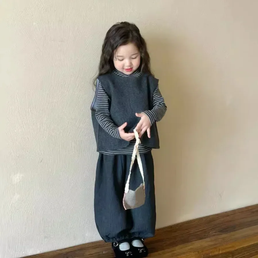 Girls Suit 2024 Autumn New Childrens Wear Korean Style Baby Girl Woolen Vest Top Cotton Hemp Bloomers Two-piece Set Casual image 2