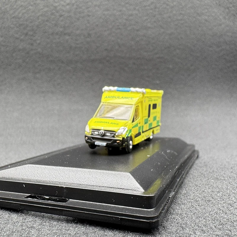 OXFORD 1:148 Skala Ambulans Model Auta ze Stopu Metali Symulacja Statyczna Kolekcja Dekoracja Prezent Świąteczny Zabawka Pamiątka