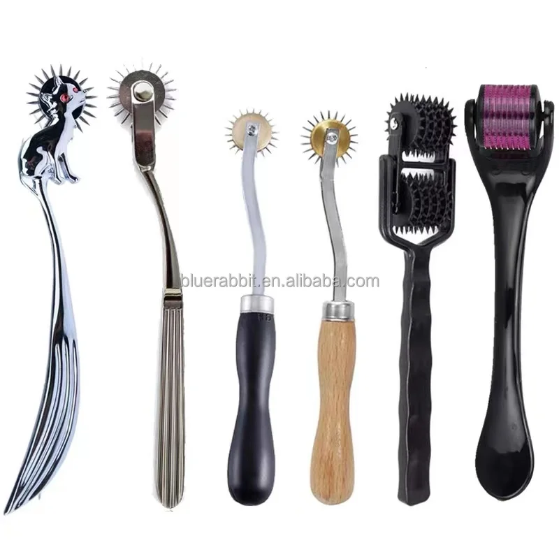 

BDSM Pinwheel Wholesale Mini Sensation Wartenberg Wheel with Sheath Fetish Spikes Three Wheel Metal Wartenberg Pinwheels