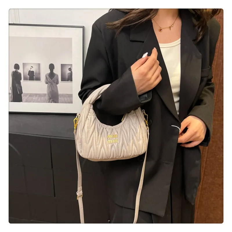 

‌2025 New Diamond Embossed Bag - Women's Crescent Moon Shoulder/Crossbody Purse, Quilted PU Leather, Wrinkled Texture