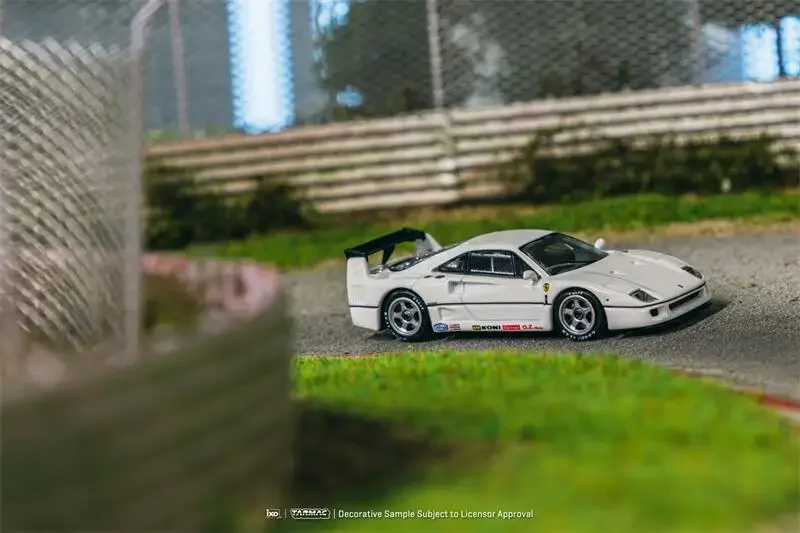 Tarmac Works 1:64 F40 Lightweight White Diecast Model Car