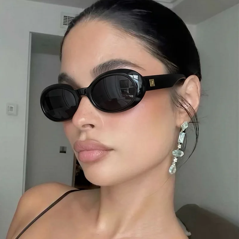 

Small Frame Oval Sunglasses Women Fashion Ins Black Sunglasses Men Y2K Retro Rivet Punk Glasses Beach Driving Sunglasses UV400