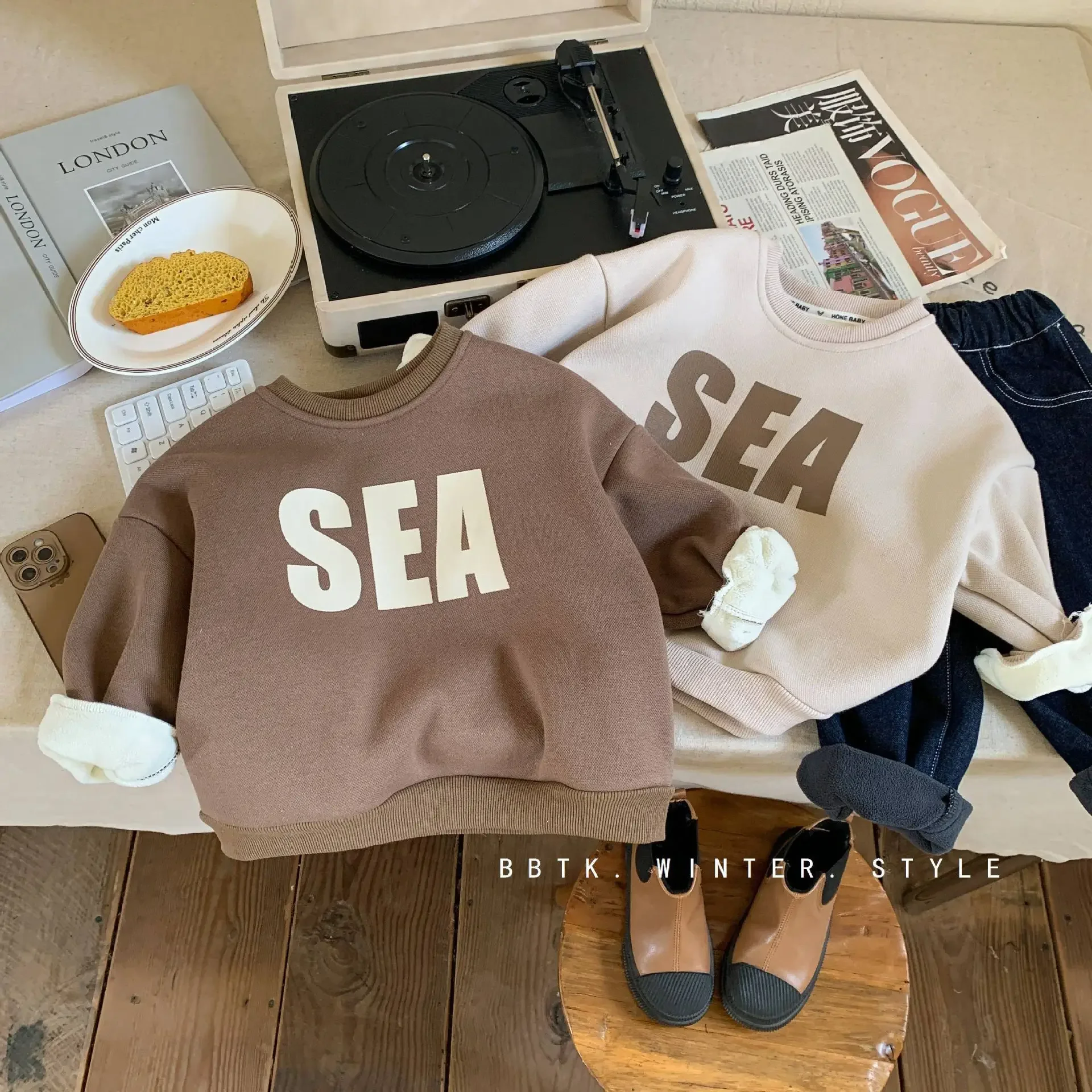 

Children's Sweater 2023 Winter New Boys and Girls Letter Pullover Velvet Padded Thickened Sweater C0391