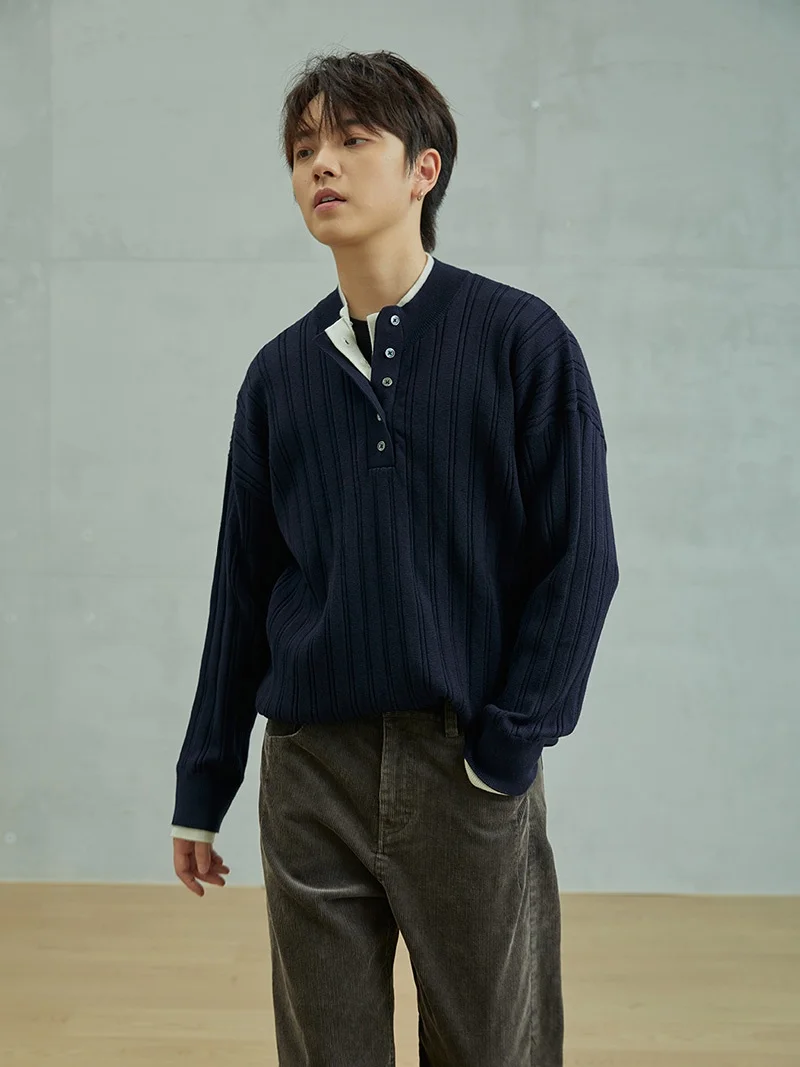 

Свитер HIER out Closet малого размера, нейтральный, с эффектом двухслойности, в стиле колор-блок, с двойным слоем и воротником Хенри.