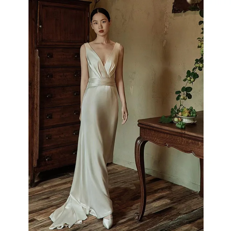 French retro light wedding dress 2025 autumn new white thin simple travel photography welcome Korean fish tail dress