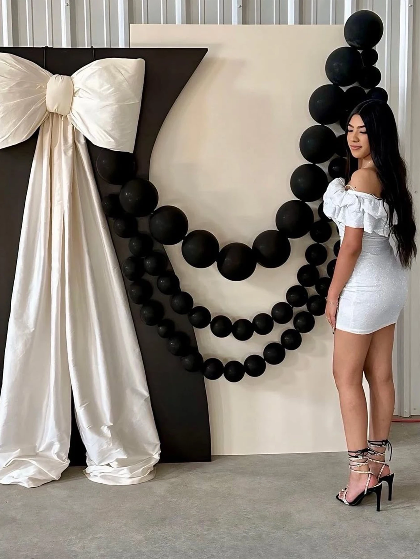 40-teiliges, schwarzes Ballon-Set mit miteinander verbundenen Ballons, geeignet für Anlässe, die nicht Hochzeiten, Geburtstage, Valentinstag oder Heiratsanträge sind. – Detail 5