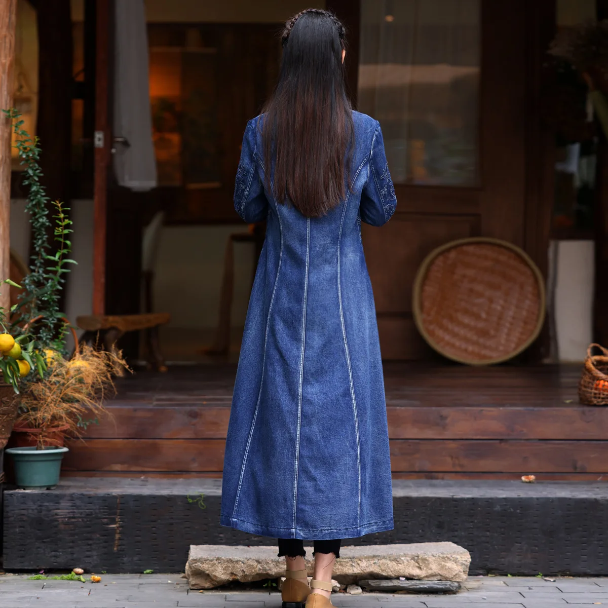 2024 Autumn Winter New Cardigan Over Knee Long Coat Women Embroidery Style V-neck Denim Coat Blue LX2475