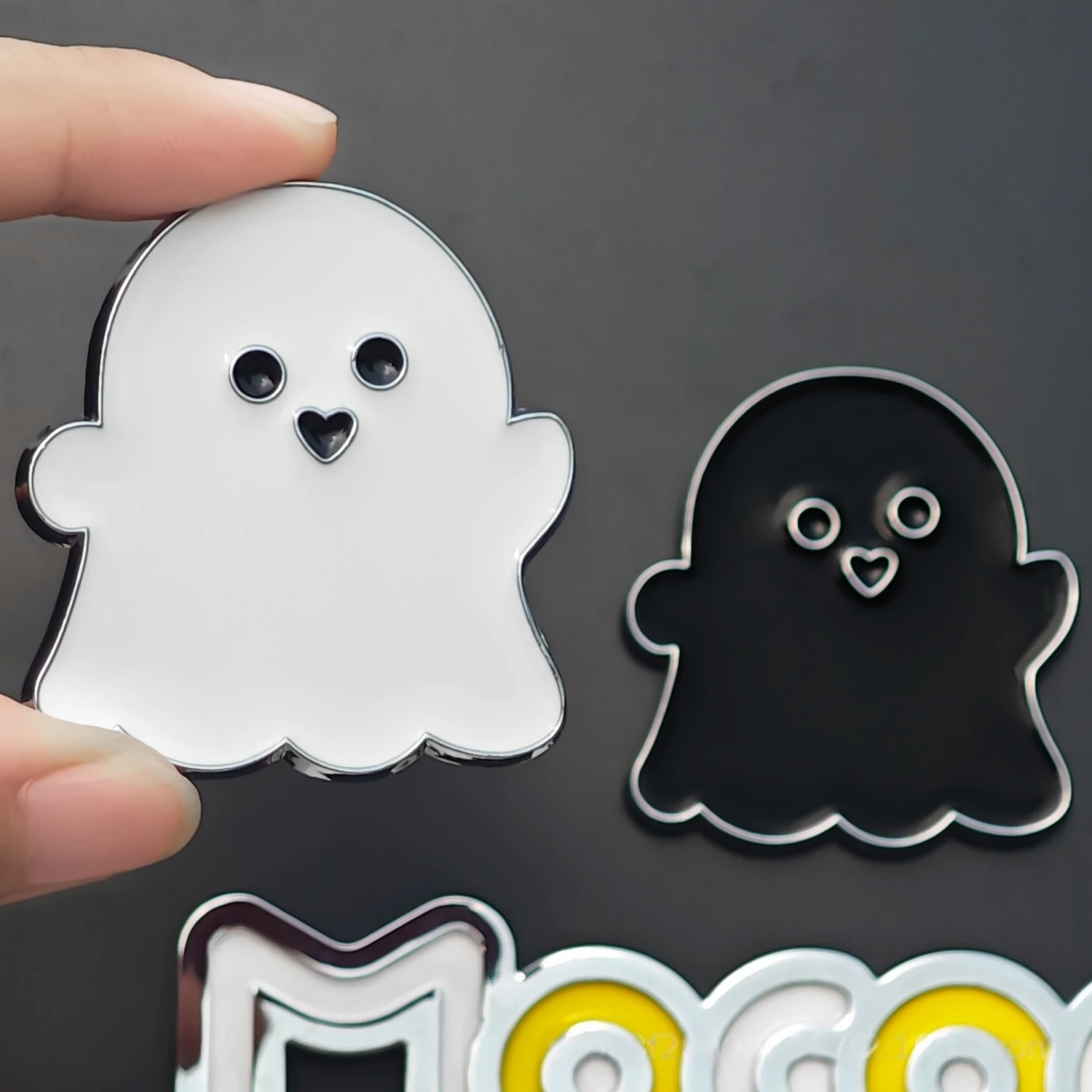 

Cute Ghost Metal Car Sticker 3D Black & White Waterproof Decal for Couples Auto Motorcycle Body Decoration