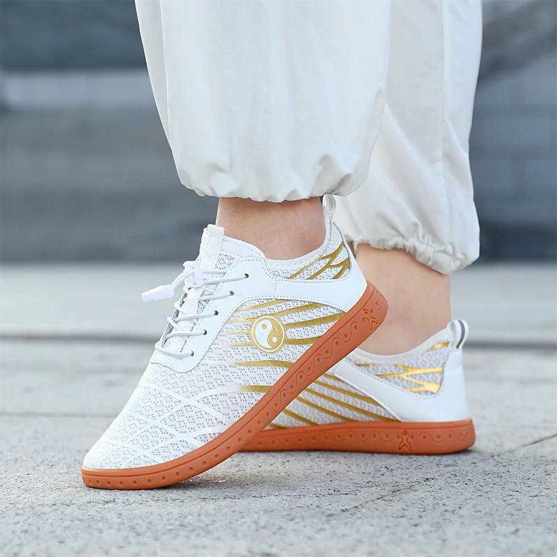أحذية تاي تشي الجديدة للنساء والرجال لعام 2025 أحذية كونغفو شبكية قابلة للتنفس أحذية فنون الدفاع عن النفس أحذية رياضية مريحة للاستخدام في الهواء الطلق