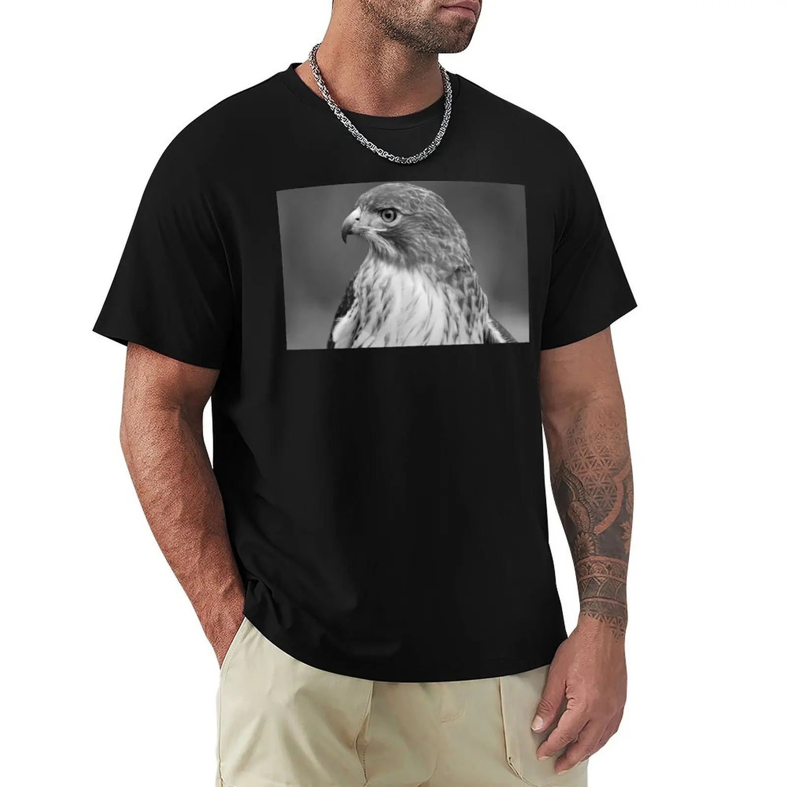 Red Tail Hawk Profile Black and White T-Shirt Summer Holiday Casual Tee