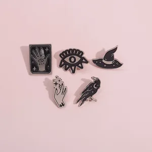 سحر الغراب المينا بروش الأرجواني كريستال التارو بطاقة قبعة ماجيك الكرة مكنسة كتاب معدن طية صدر السترة دبابيس فاسق ساحرة شارة أفضل 6 عطور 7 مبيعات - رقم 4