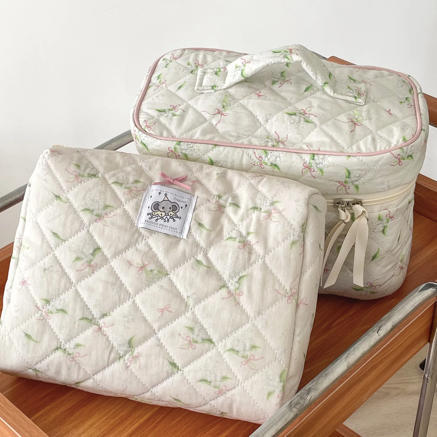 YT Portable Large Capacity Simple Cosmetic Storage Bag, Toiletry Bag, Little Elephant Makeup Bag, High Aesthetic Value for Stude