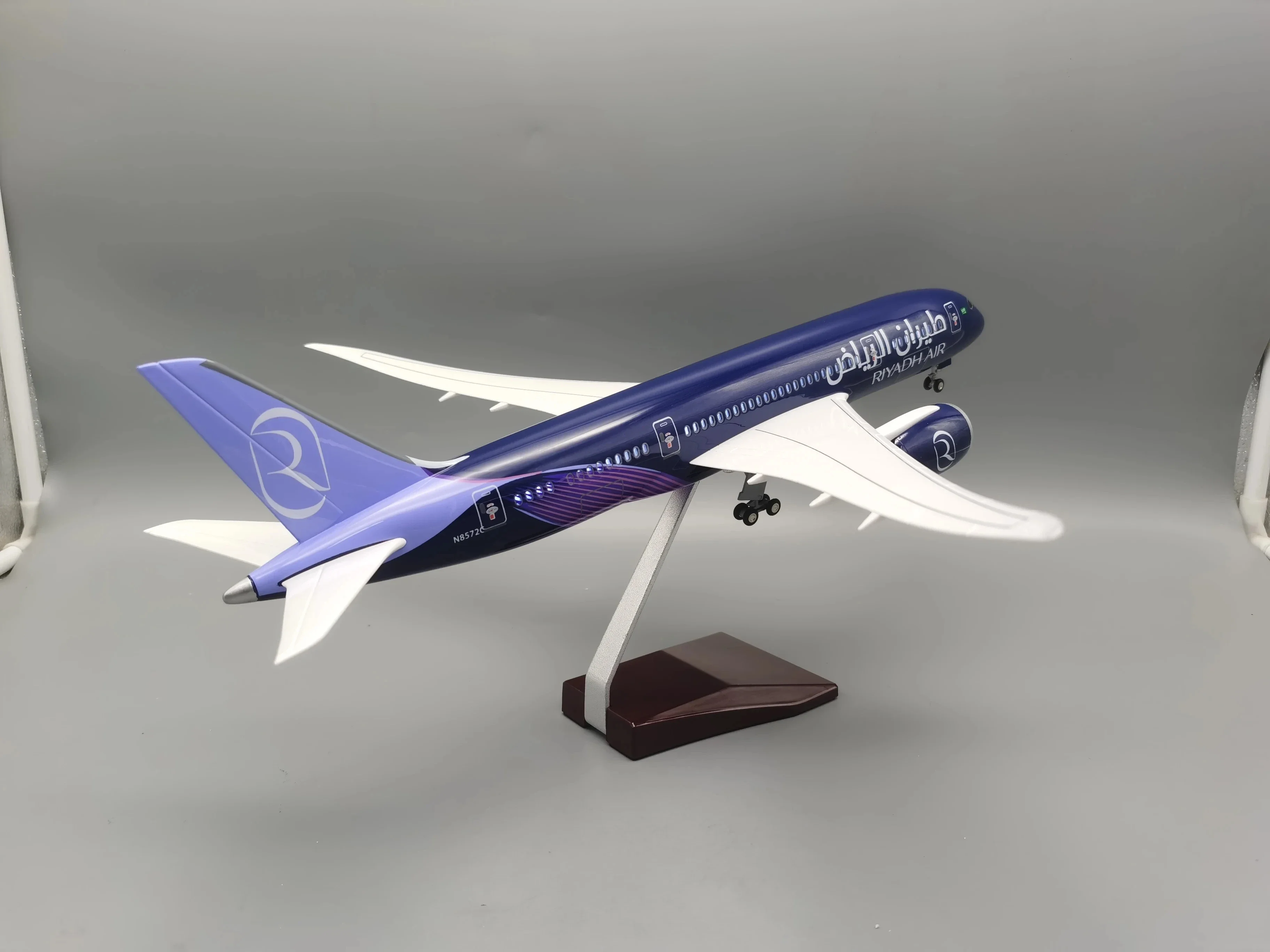 2024 New 43CM Plane B787 Riyadh Air Airline Airplane Resin Aircraft with Lights with LED Light for Collection or Gift