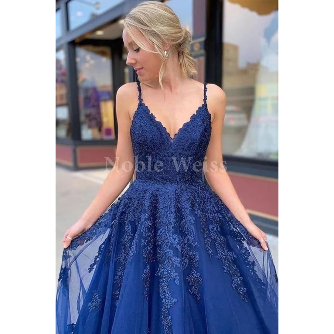 Abito da ballo in tulle Abito lungo con scollo a V Applicazioni con spalline Abito da sera Una linea Abiti da ballo formali per donna Personalizzati