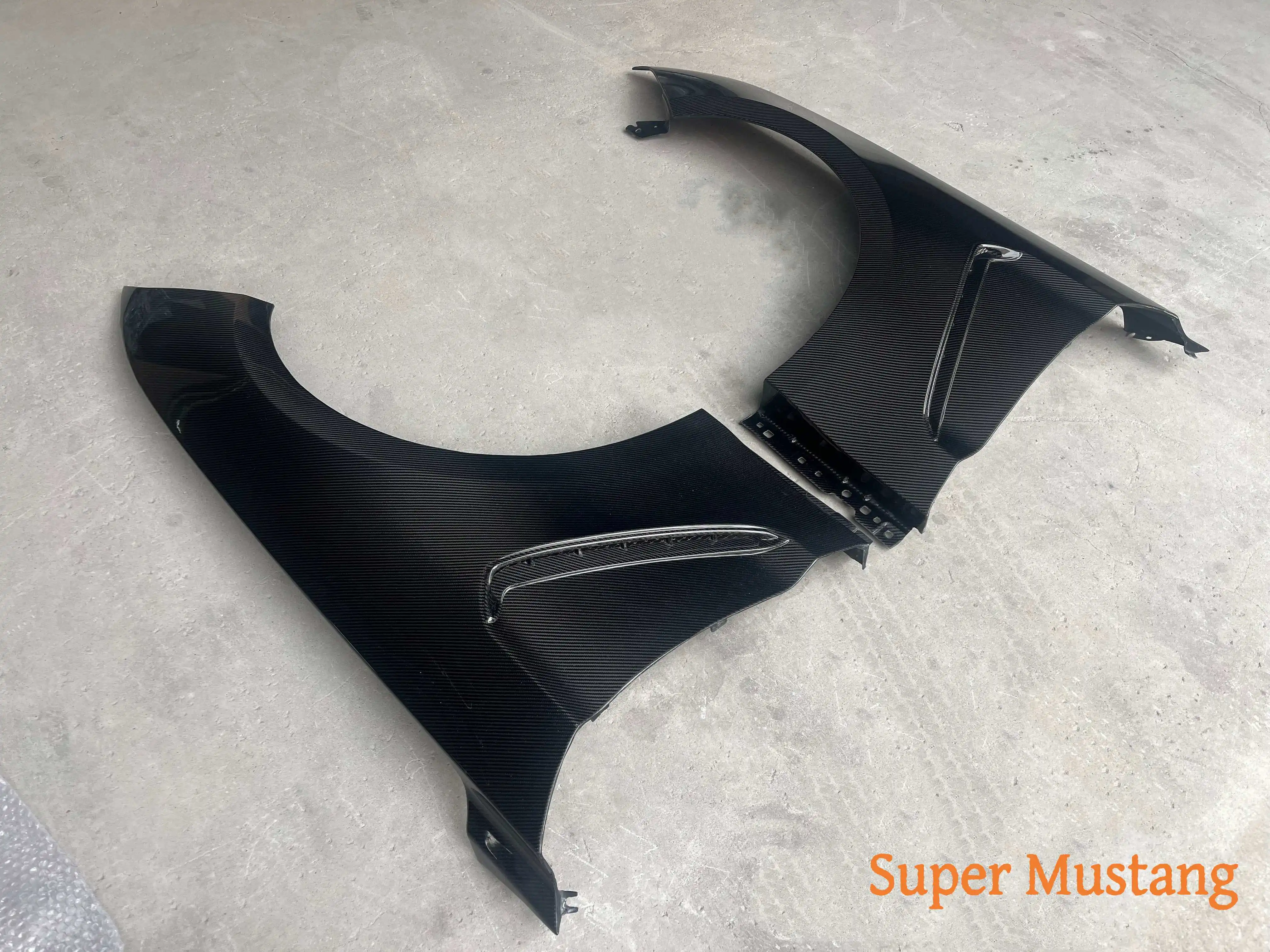 Carbon Fiber Fenders for Ford Mustang GT350 Real Carbon Fiber Side Fender Regular Style 2015-2017.