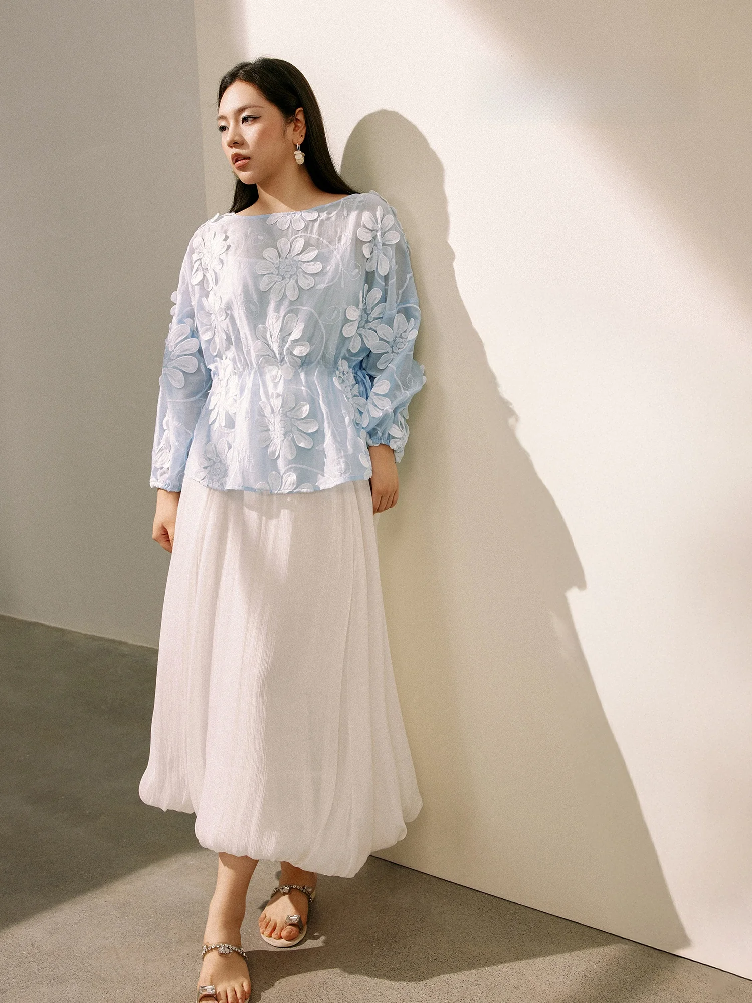 

Легкий летний комплект Plusmall: юбка и топ с уникальным дизайном, вышивкой и атласом Maturi