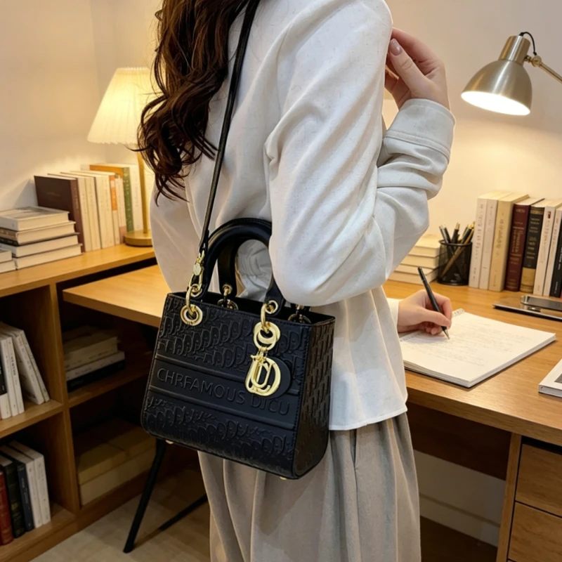 Elegant large capacity handbag for women, simple retro crossbody bag, luxurious designer chain strap shoulder bag