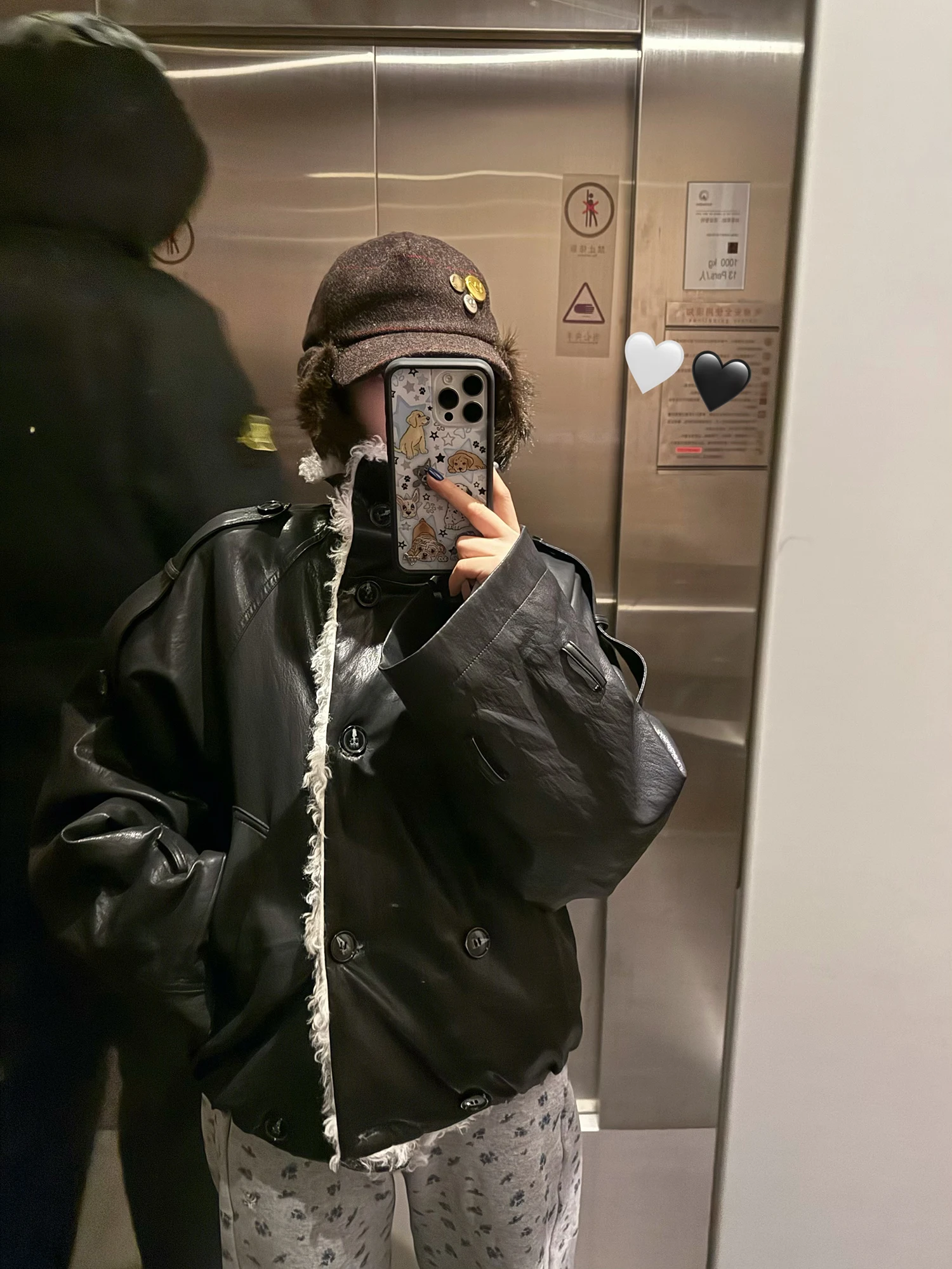 ラムシープスキンショートパーカーコート レディース 厚手 暖かい冬用アウター カジュアルスタイル スタンダードフィット PUレザー 保温機能付き