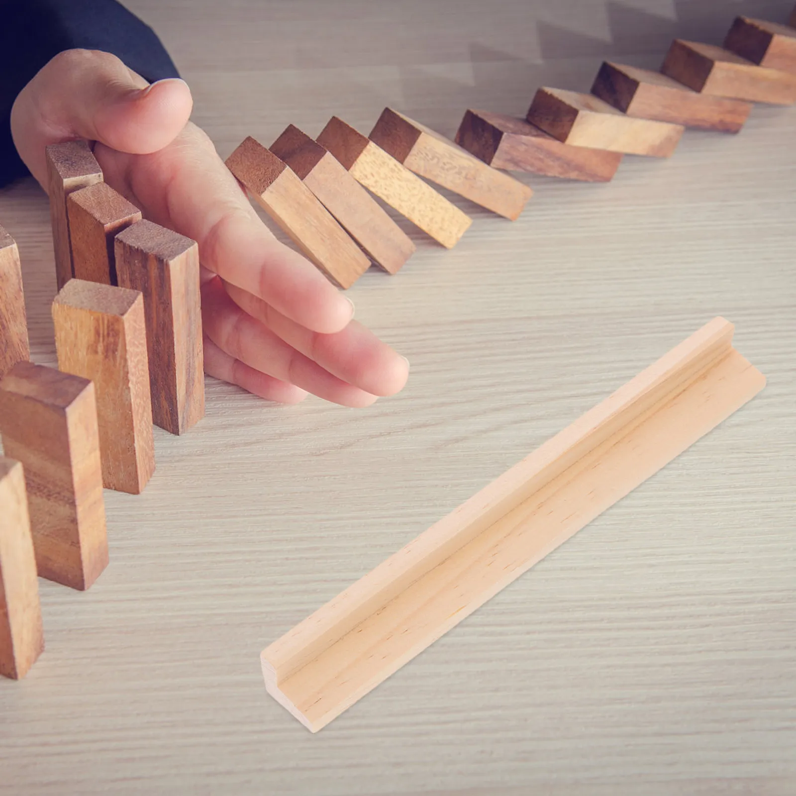 ชั้นวางโดมิโนแบบตั้งโต๊ะ 8 ชิ้น ฐานไม้สำหรับวางตัวอักษร จับง่าย อุปกรณ์เสริมสำหรับเล่นเกม เหมาะสำหรับเด็กและผู้ที่มีปัญหาข้ออักเสบ