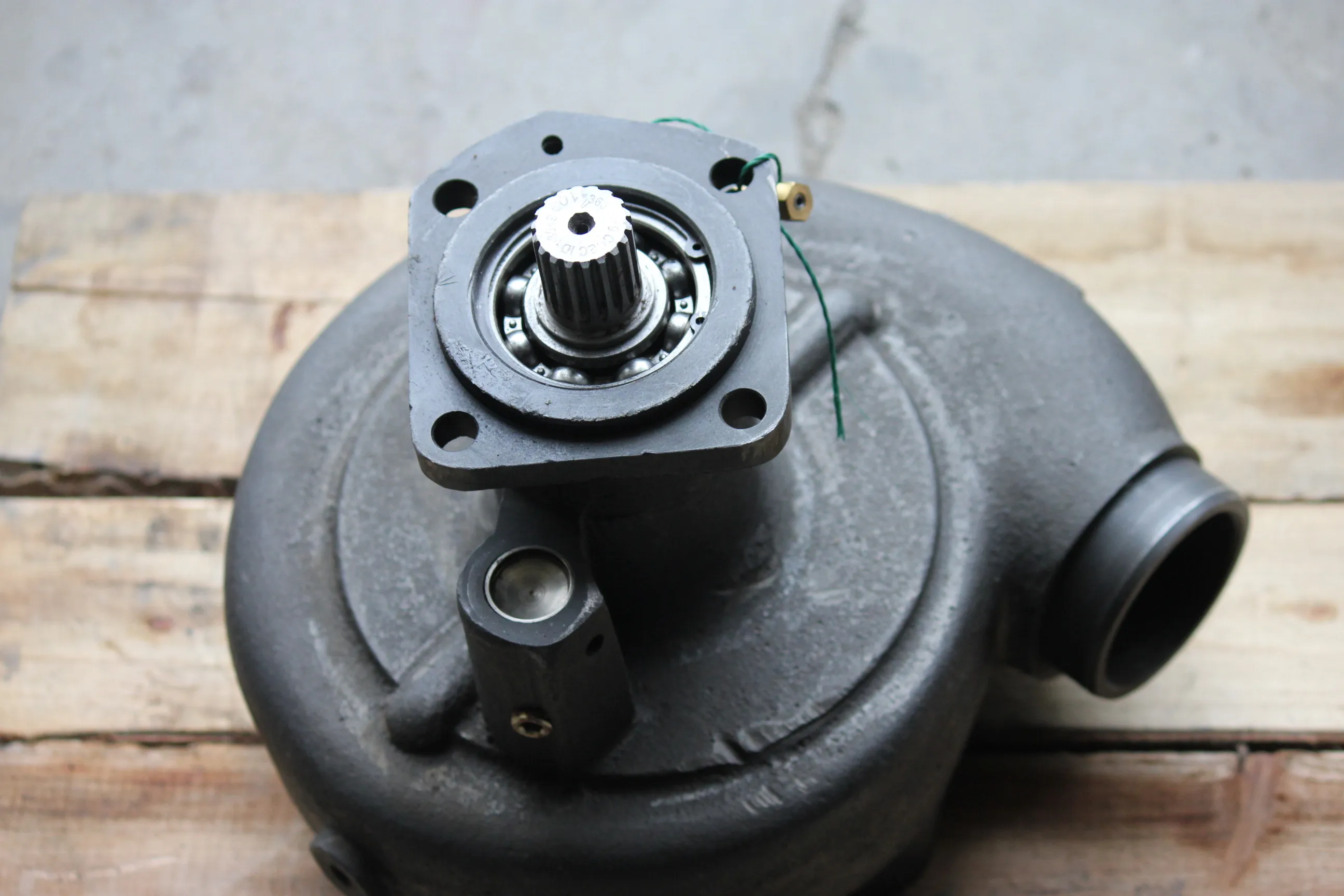 Bomba de agua 4372338 4376119 3634029 3635783   Adecuado para motor cummins KTA38