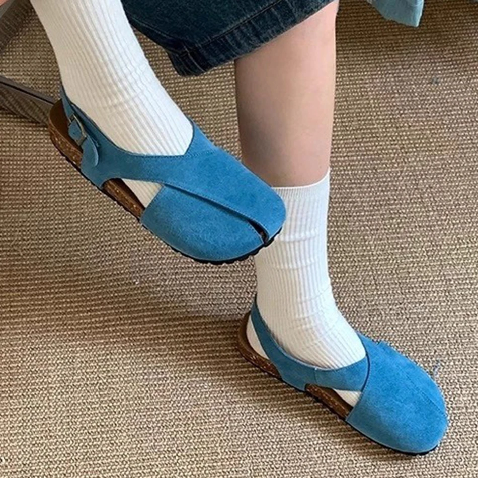 

Женские сандалии с откидной крышкой из мягкой кожи, лето 202, новые повседневные римские туфли, женские туфли на плоской подошве с откидной крышкой, одинарные туфли