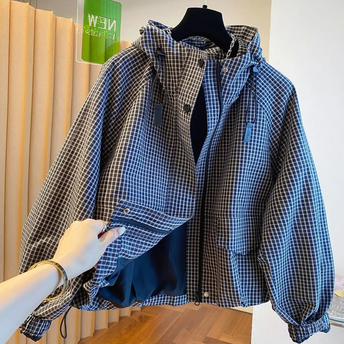 high-end European plaid hooded jacket women's autumn 2026 new loose and versatile short jacket top