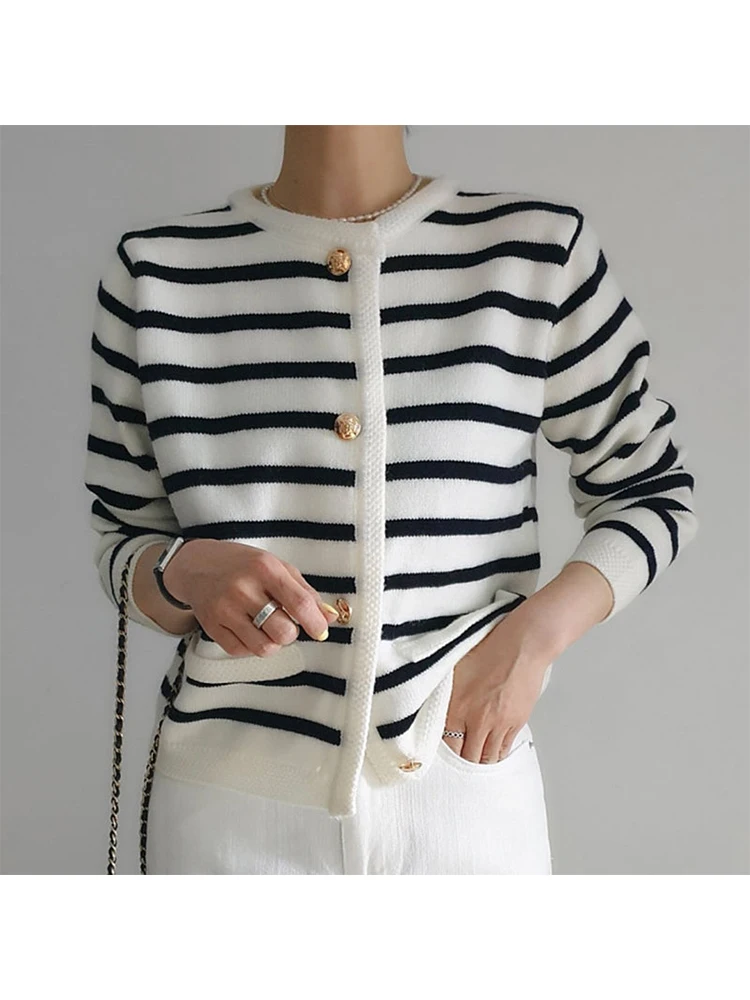 Autumn Winter Woman Korean Fashion Striped Cardigan Single-breasted Sweater Vintage Knitwear Old Money Outwear Aesthetic Elegant