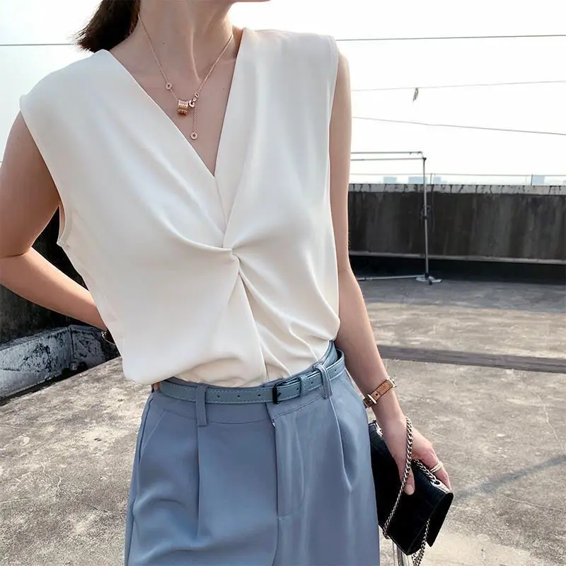 Design Inspired Small Camisole Vest for Women's Summer V-Neck Sleeveless Undershirt Sexy T-Shirt for Outerwear