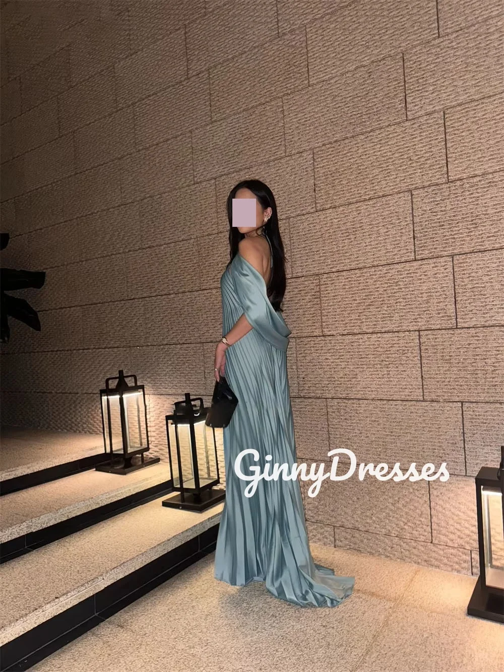 ドバイ高級イブニングドレス カスタマイズ可能なコラム型ホルタードレス プロム用 キャップストラップ付き フリル付き フロア丈フォーマルドレス