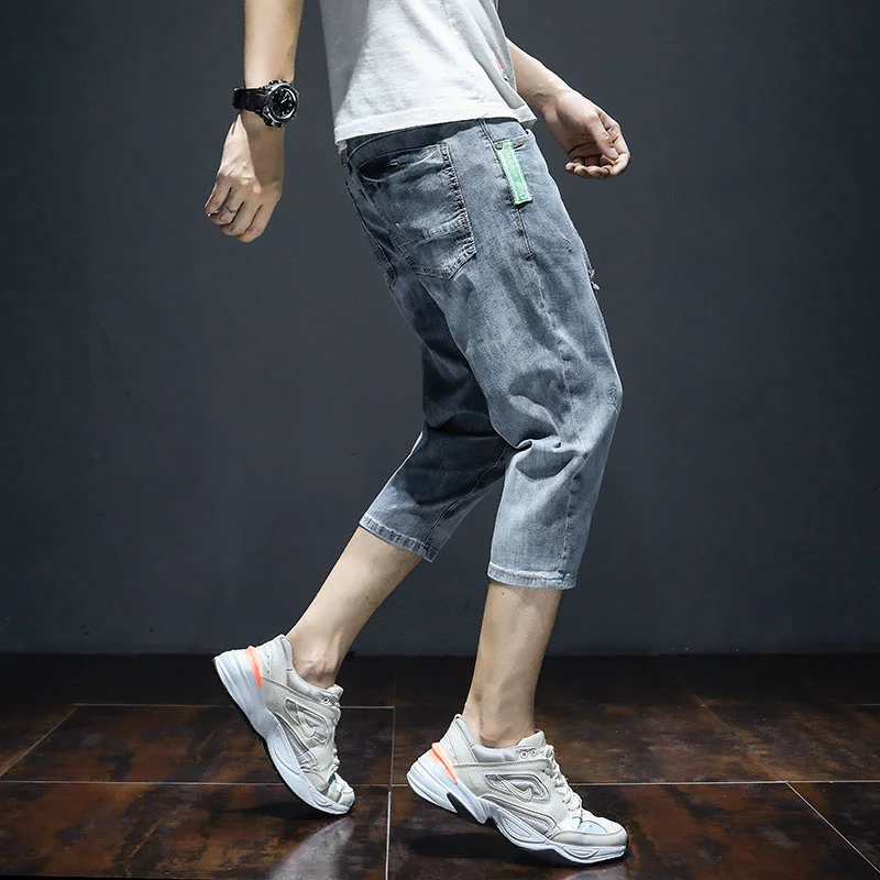 

Летние тонкие джинсовые шорты в японском стиле с рваными элементами, мужские модные облегающие брюки-семерки в корейском стиле, повседневные джинсы средней длины
