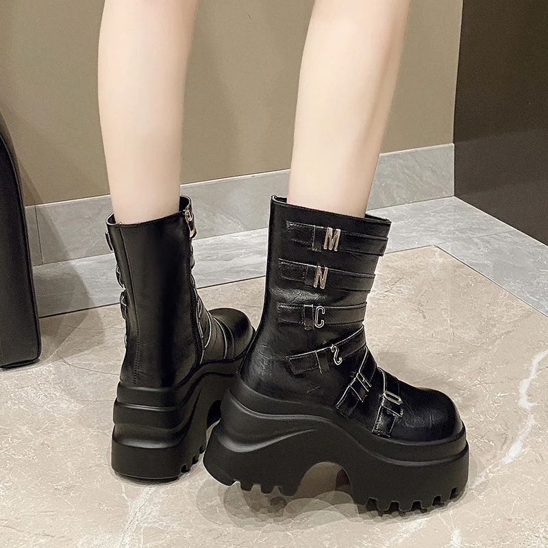 النساء فاسق الأحذية 9.5 سنتيمتر عالية منصة في الهواء الطلق أحذية من الجلد جديد الخريف الشتاء المعادن منتصف العجل الأحذية الكعوب المخفية دراجة نارية الأحذية