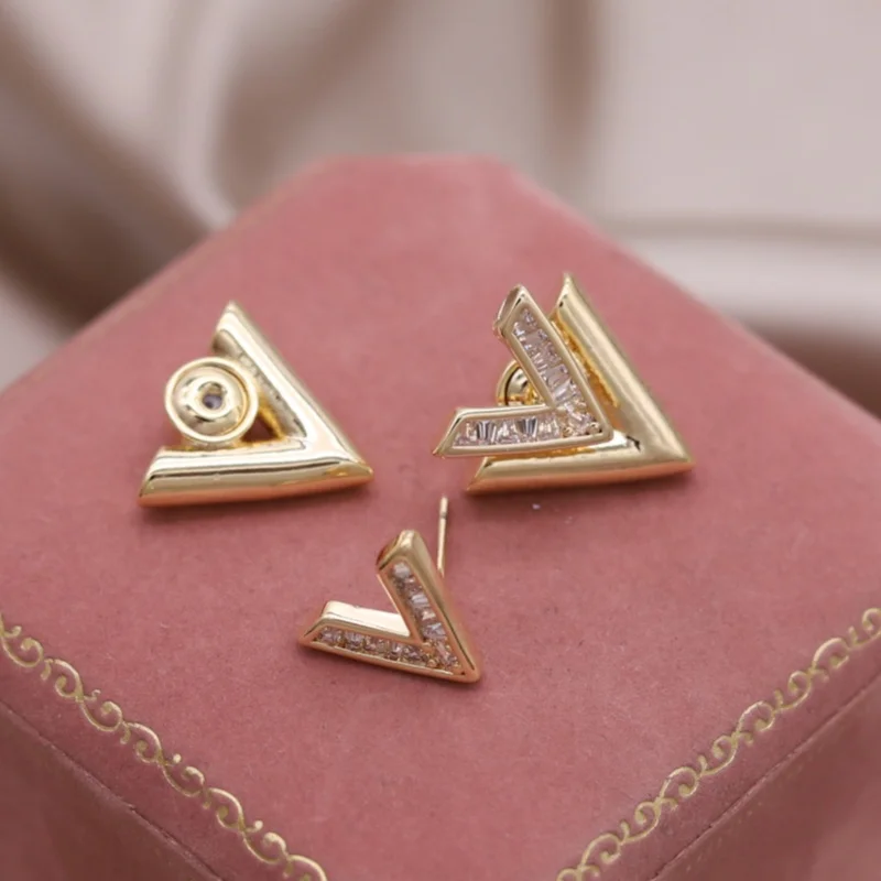 New fashion jewelry 14K gold plated zircon letter V before and after wearing earrings elegant women's daily work accessories