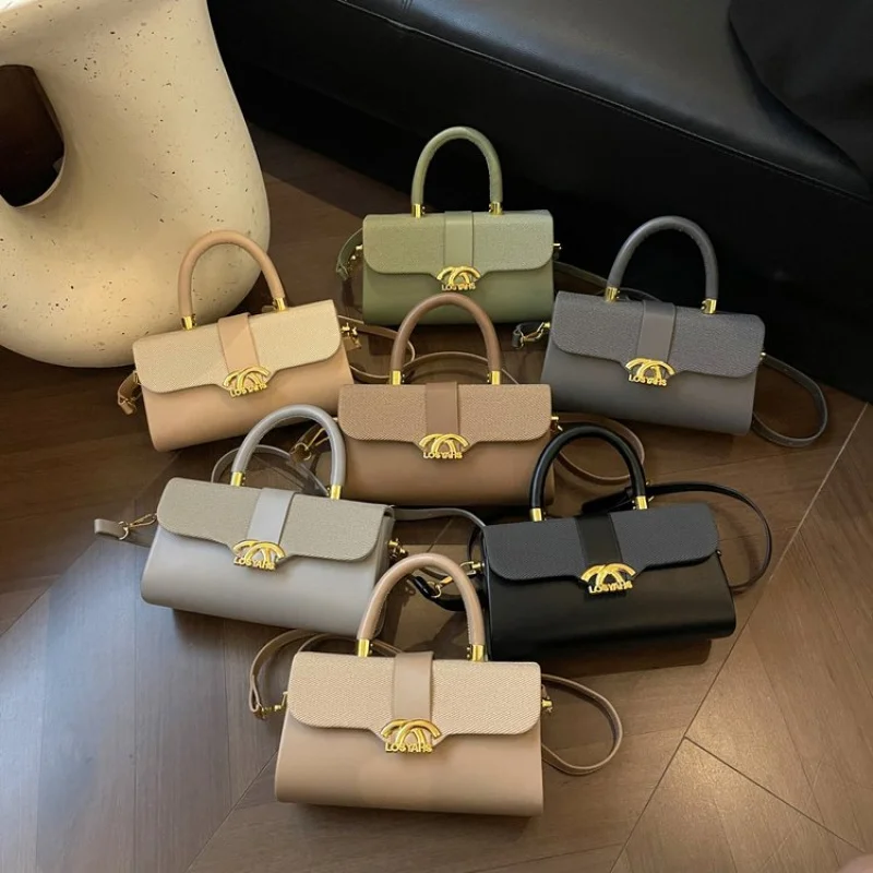 

Fashionable Ladies Messenger Bag Made Of Premium Leather Boasting Paris Casual Vintage Stylish Look​