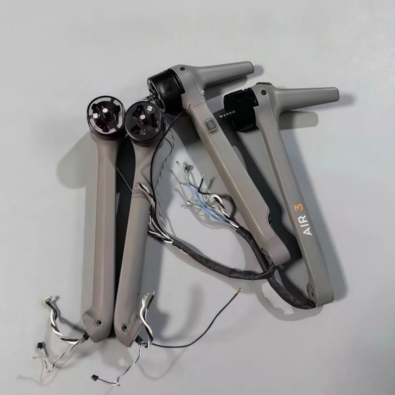 

Запасные части для DJI Air 3: передний левый, передний правый, задний левый, задний правый моторные рычаги, 95% новые.