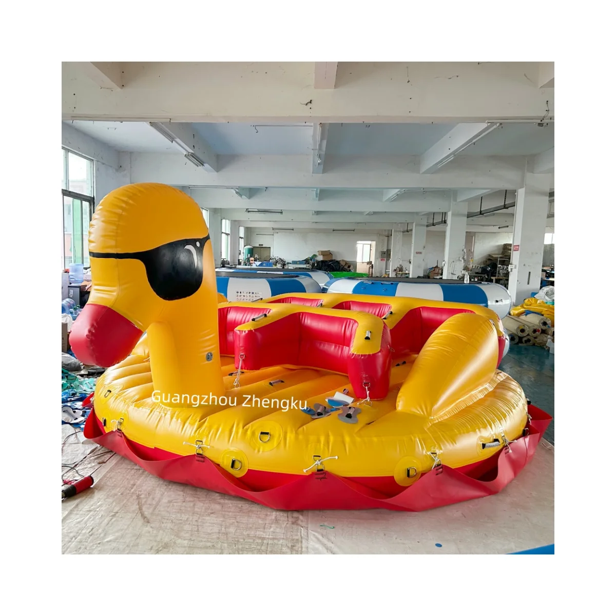 

Новый дизайн, надувные буксируемые лыжные санки с желтой уткой для зимних игр