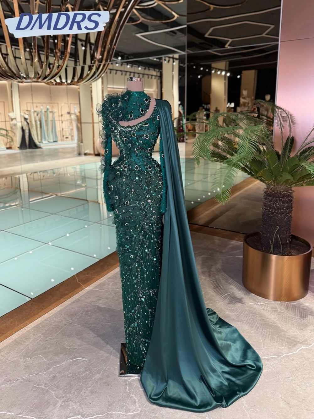 

Green Luxurious Embroidery Crystal Long Evening Dress Modest High Collar Wedding Party Gown Customized Dazzling Prom Dresses