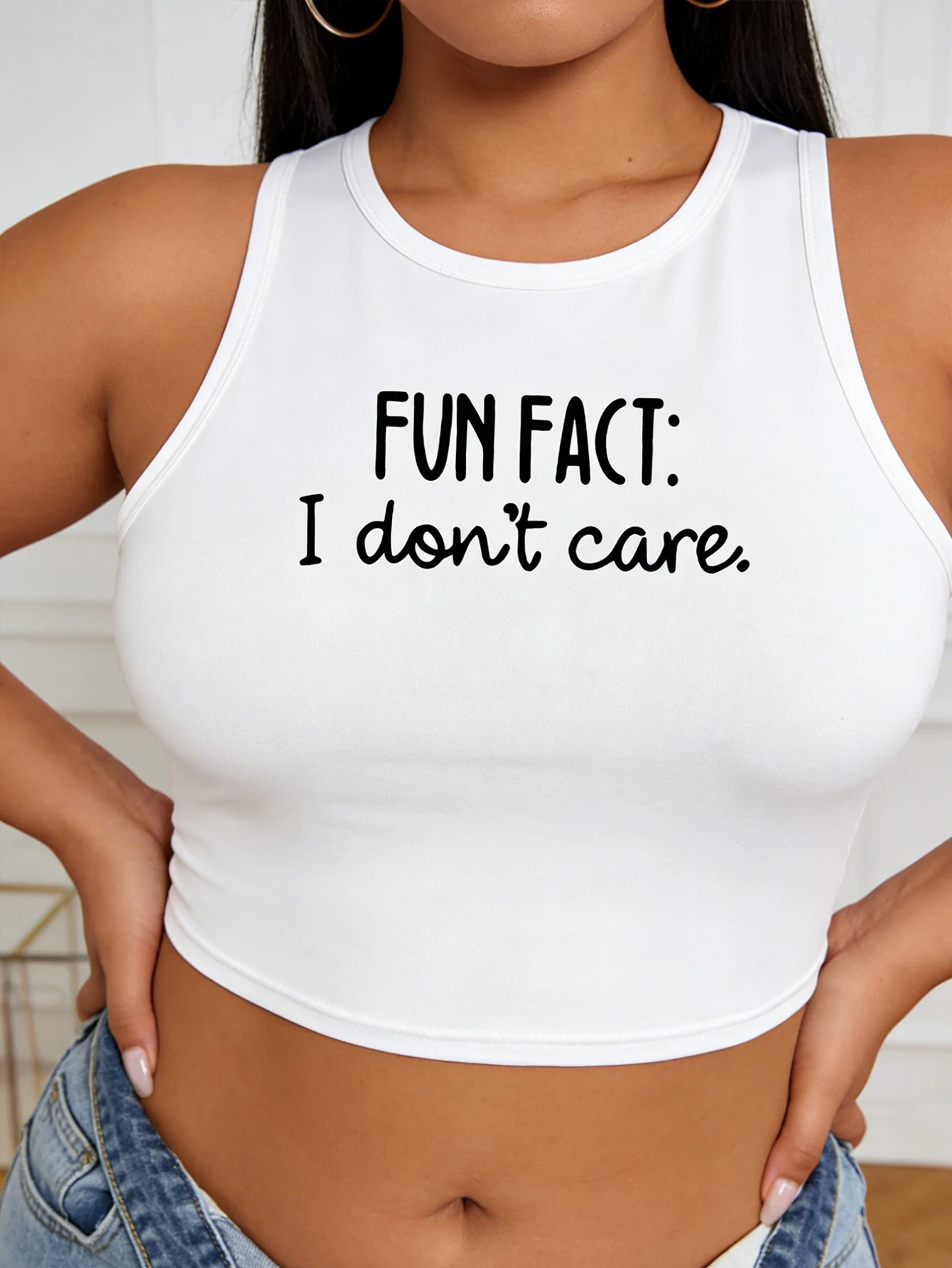 

A casual and fun teasing print sleeveless short top for plus-size ladies, suitable for daily use at home, outdoors, etc.