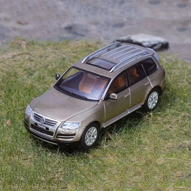 1:64 Touareg R50 SUV Alloy Car Model Diecast Metal Classic Vehicle Car Model Miniature Scale Simulation Collection Kids Toy Gift
