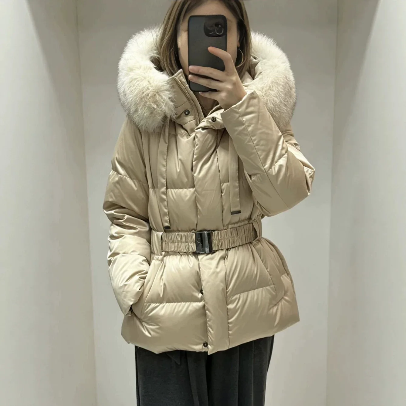 Winter New Large Fur Hooded Collar Down Jacket for Women Hooded Slim Fit Buckled Waist Stylish and Slim Versatile Warm Coat