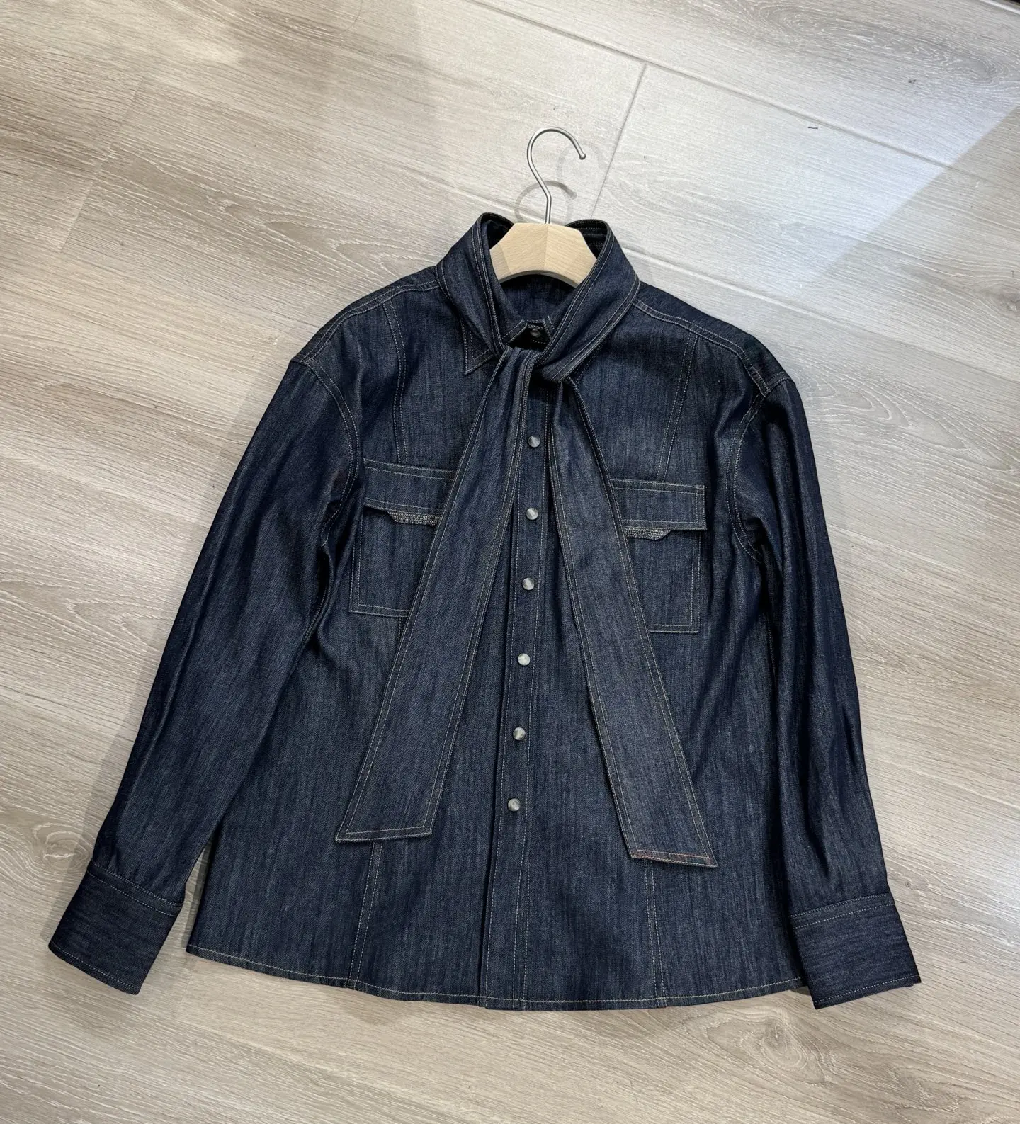 

Новая женская джинсовая рубашка с длинными рукавами и лацканами, высокое качество, модная, универсальная, элегантная