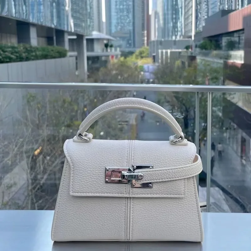 

Brand Luxury Women's Handbags Fashion 2025 Trapezoidal Design Handbags Versatile Crossbody Small Square Bag High-end Women's Bag