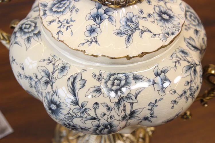 American villa model room ceramic decorative jar European retro living room entrance handicraft ornament